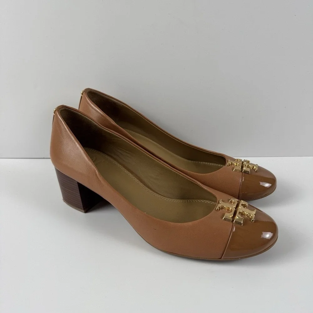 TORY BURCH Everly 50mm Block Heel Cap Toe Gold Logo Pumps US 8.5 Tan Beige